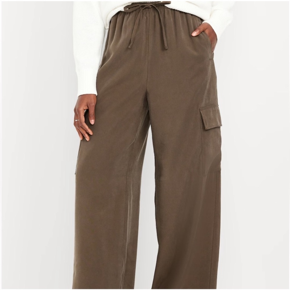 Extra High-Waisted Drapey Cargo Super Wide-Leg Pants - Petite Large